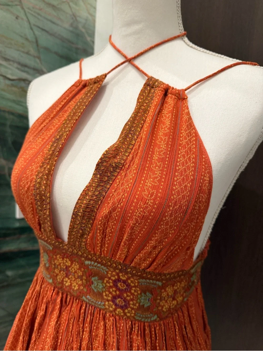 Urban Outfitters Kimchi Blue Rust Halter Mini Dress with Embroidered Waist Sz Xs - Picture 4 of 7
